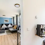 Apartment Heavenly Apartment: Netflix & Work Space *