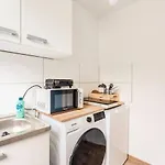 Heavenly Apartment: Netflix & Work Space *
