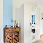 Heavenly Apartment: Netflix & Work Space Apartment *