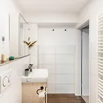 Apartment Heavenly Apartment: Netflix & Work Space *