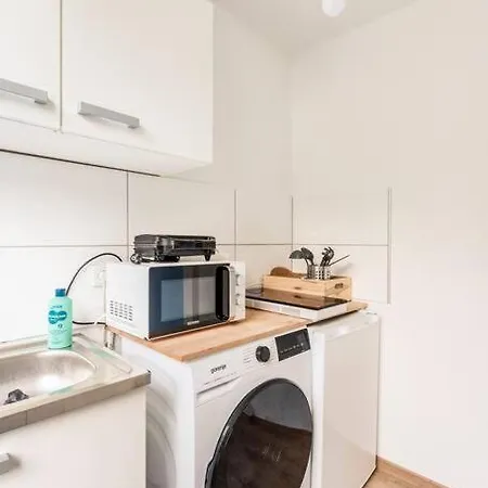 Heavenly Apartment: Netflix & Work Space *