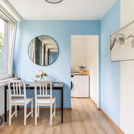 Heavenly Apartment: Netflix & Work Space