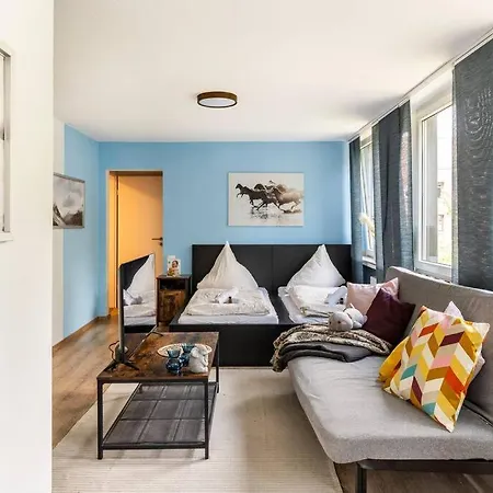 Апартаменты - Heavenly In The Heart Of - 2 Mins Hbf Station - Big Tv & Working Space & Netflix -