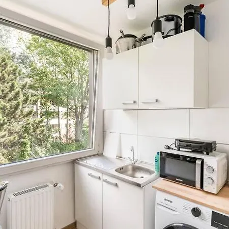 Daire - Heavenly In The Heart Of - 2 Mins Hbf Station - Big Tv & Working Space & Netflix -