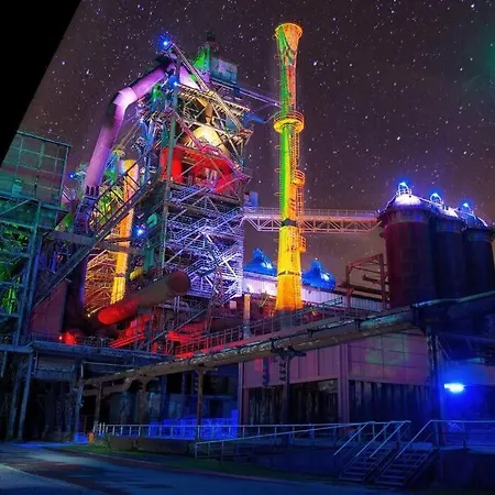 - Heavenly In The Heart Of - 2 Mins Hbf Station - Big Tv & Working Space & Netflix - *