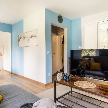 - Heavenly In The Heart Of - 2 Mins Hbf Station - Big Tv & Working Space & Netflix - Апартаменты *