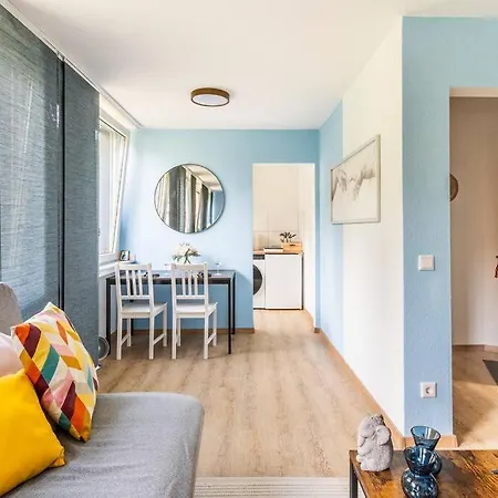 Daire - Heavenly In The Heart Of - 2 Mins Hbf Station - Big Tv & Working Space & Netflix - *