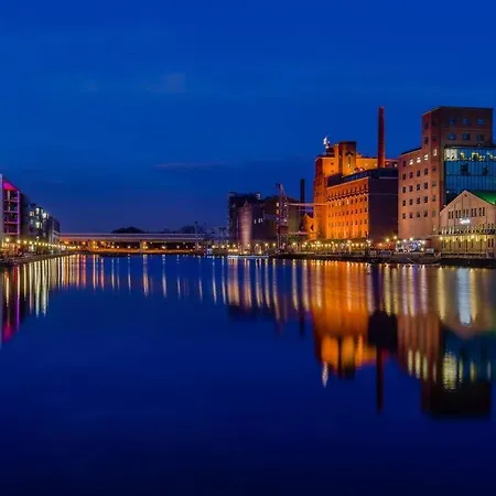 Apartment Heavenly Apartment: Netflix & Work Space