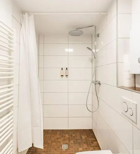 - Heavenly In The Heart Of - 2 Mins Hbf Station - Big Tv & Working Space & Netflix - ドゥイスブルグ