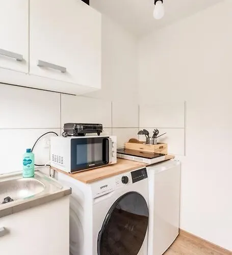 - Heavenly In The Heart Of - 2 Mins Hbf Station - Big Tv & Working Space & Netflix - *