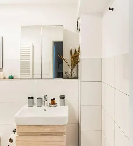 - Heavenly In The Heart Of - 2 Mins Hbf Station - Big Tv & Working Space & Netflix - アパート *