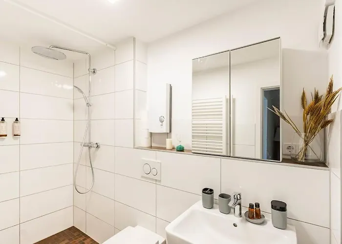 Апартаменты - Heavenly In The Heart Of - 2 Mins Hbf Station - Big Tv & Working Space & Netflix - Дуйсбург