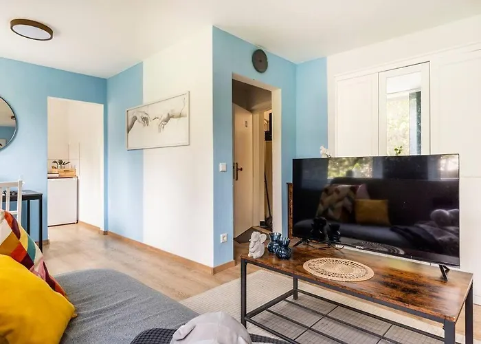 - Heavenly In The Heart Of - 2 Mins Hbf Station - Big Tv & Working Space & Netflix - アパート *